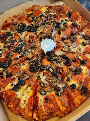 Pepperoni, olive, fresh mushroom pizza