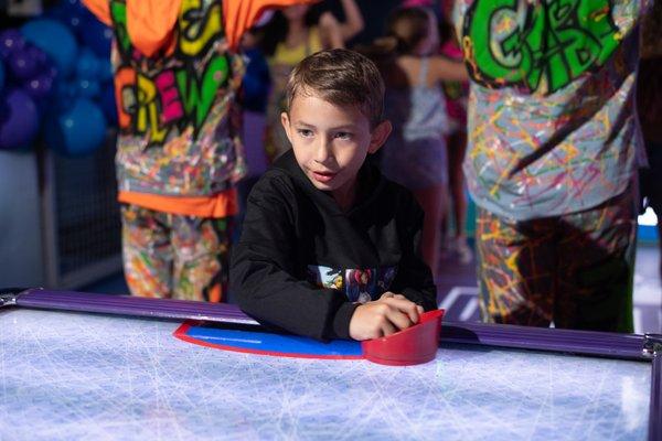 Playing table hockey