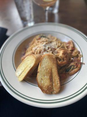 Cream Garlic Seafood Pasta