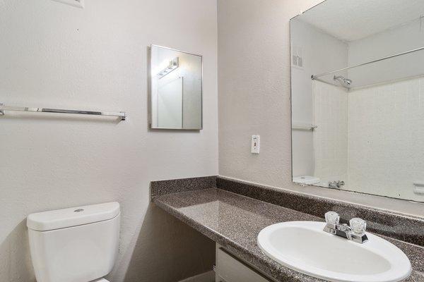 Wyndcliff Galleria Apartments Smyrna Ga bathroom with counterspace