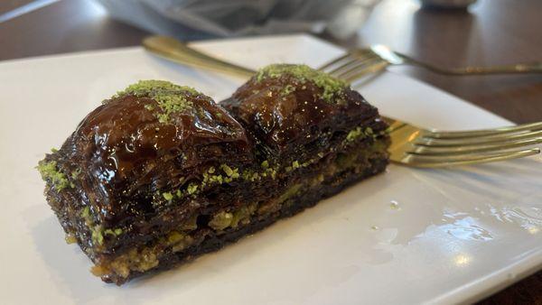 Had to try the chocolate baklava... I prefer the original plain, not much flavor with the chocolate