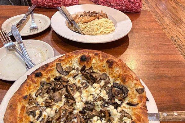 Mushroom/Fungi pizza