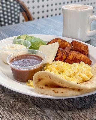 Comienza tu día con un desayuno que te transportará a la auténtica cocina tradicional.