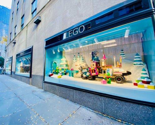 No lines outside Lego store if you're super early!