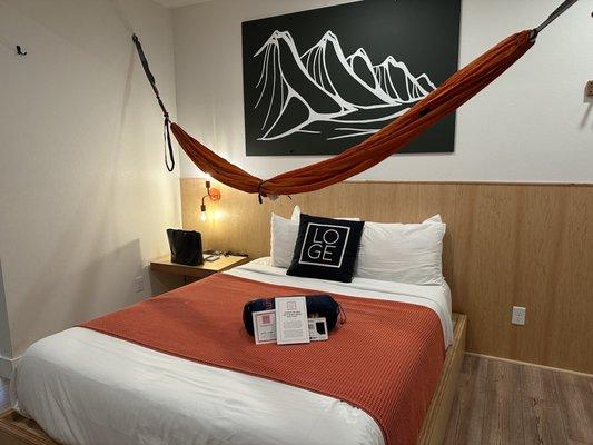 Room with hammock