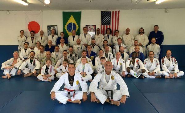 Grand Master Royler Gracie and our beautiful Team / Seminar 11/2016 .