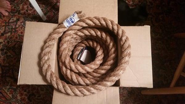 31' custom cut 1.5" Manilla climbing rope.  Yay!