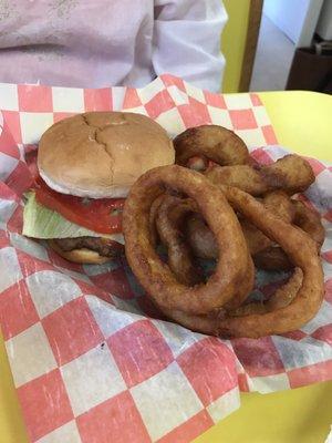 Hamburger with onion rings