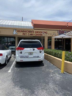 Hundschen's Grooming & Pet Care Center