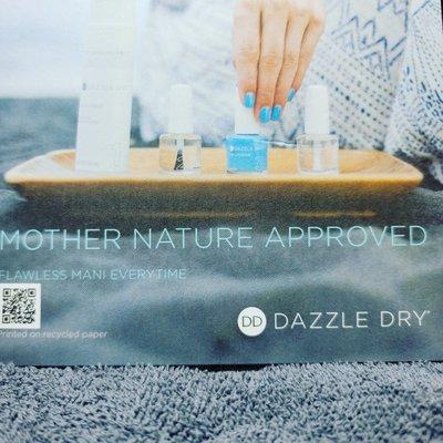 Dazzle Dry manicure & pedicure
Alternative to Gel for a healthier nail wear.