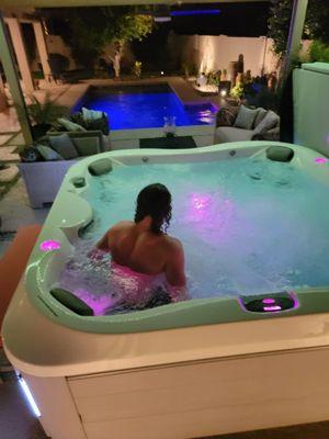 J375 Jacuzzi spa