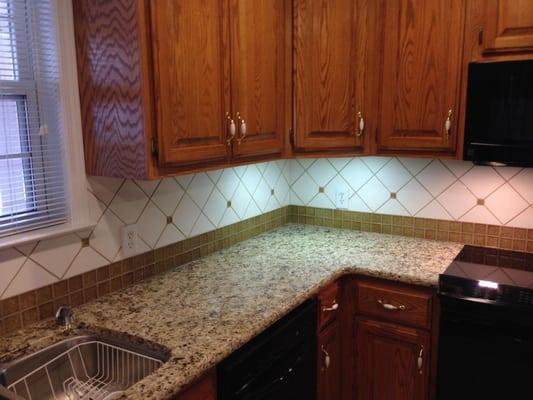 6x6 Crackle tile back splash in London white with
 2x2 & 1x1 Crackle glass tiles & translucent grout
 citrine