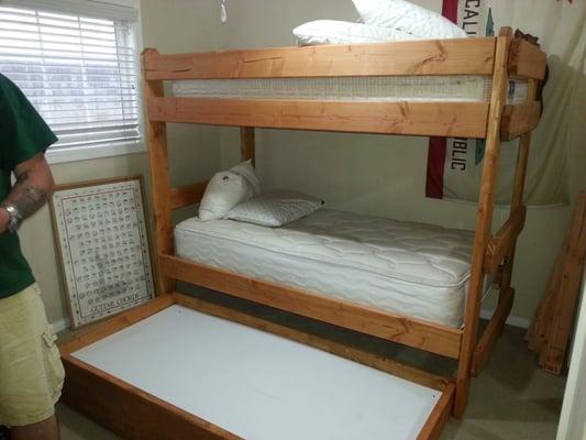 Twin / Twin with trundle bed.