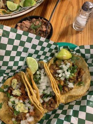 Taco de bistec, taco de chicharrón