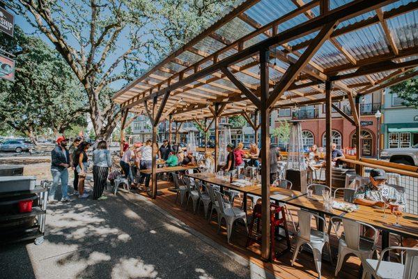 Patio Seating right on the Town Green