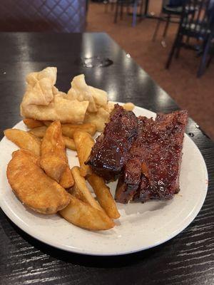 Potato wedges, ribs, cream cheese wontons