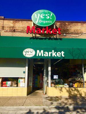 Front door vibe @ Yes! Organic Market