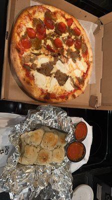 pizza and garlic knots