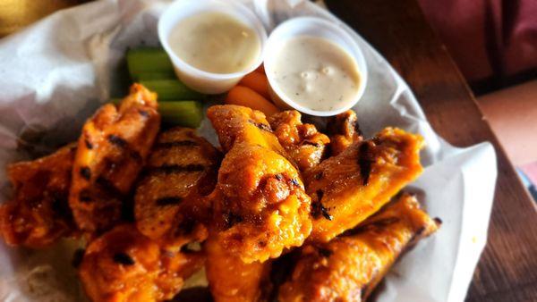 Traditional house wings, sweet & spicy and grilled finish.