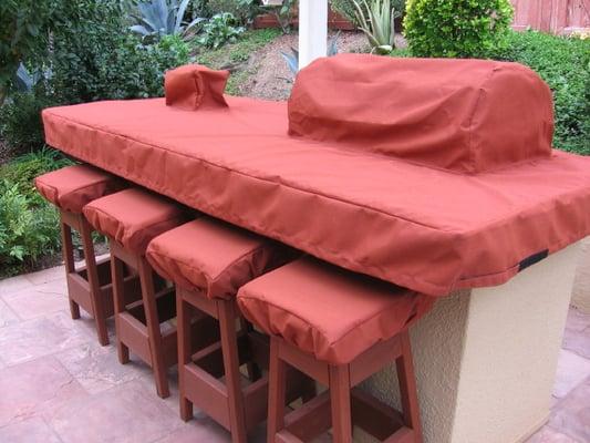 Short Skirt Island Cover with matching seat covers.  Material: Sunbrella Canvas