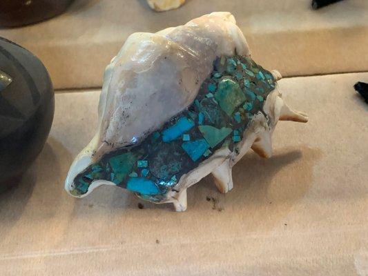 Inlaid turquoise sea shell