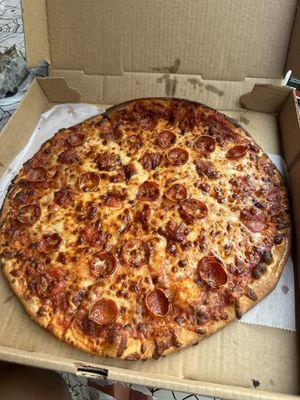 Large pepperoni pizza