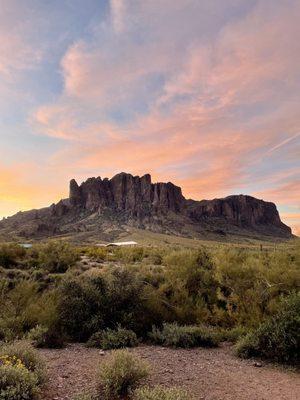 Lost Dutchman Park - beginning of trail