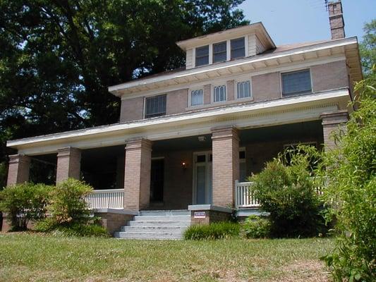 Historic 7BR/2.5BA home in Morehead Hill District