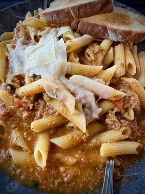 Penne bolognese