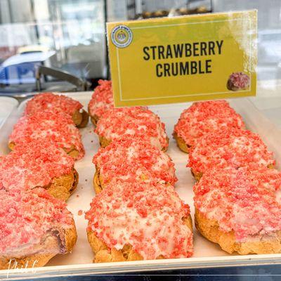 Strawberry Crumble Cream Puff