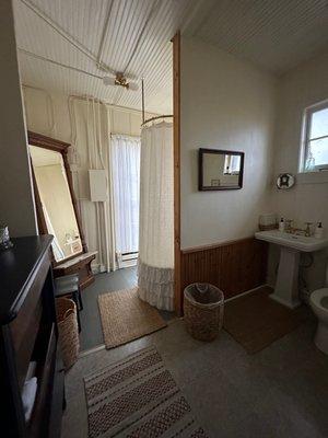 One of the shared bathrooms. There are 4 upstairs.