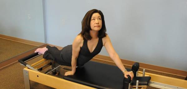 Fumiko doing Snake & Twist on the Reformer