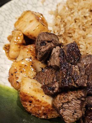 The Filet is next to the Scallops and fried rice.