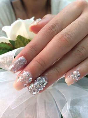 Simple fashionable wedding nails for someone special like you.