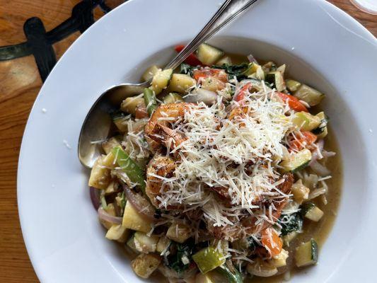 Vegetable pasta with shrimp