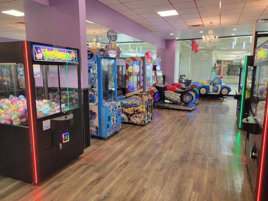 #FunPlacesForTeens
  #FunPlacesForKids
  #Arcades
 #FunThingsToDo
 #ArcadeGameRoom