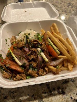 Pollo Saltado