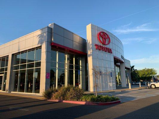 Hanlees Davis Toyota