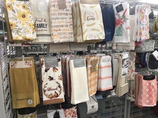 Lovely Thanksgiving kitchen towels