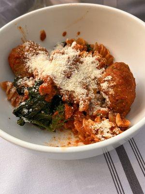 Spaghettoni with short ribs ragu and meatballs! And broccoli rabe