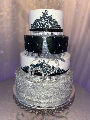 Cake is pretty close to the inspiration. Again STUNNING!!