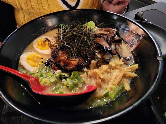 Somewhat confusing tonkotsu and Shio ramen combination