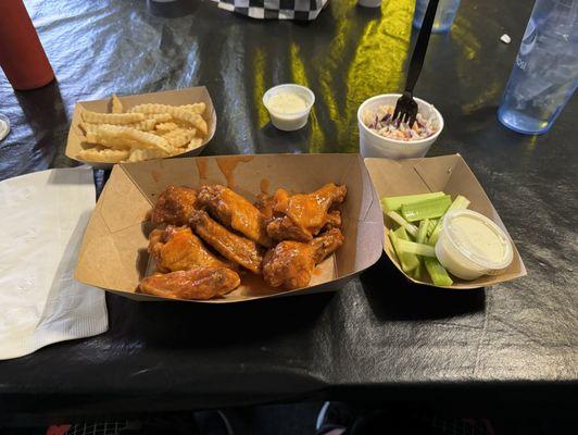 Hot wings, crinkle fries, slaw