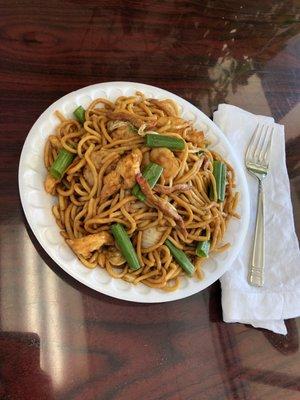 28. House Special Lo Mein