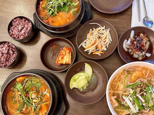 Top stew is the spicy monkfish stew, lower right is the seafood knife-cut noodles, lower left is the spicy food stew.