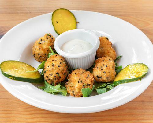 Crispy Halloumi Cheese

With lemon garlic aioli, housemade pickle, arugula