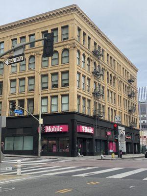 T-Mobile store on Broadway & W 3rd St