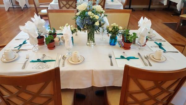 Main centerpieces were arranged by the florist and I arranged the smaller side/mason jar pieces per their instruction.