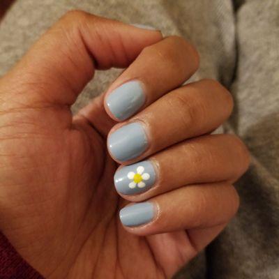 022 gel nails with flower design