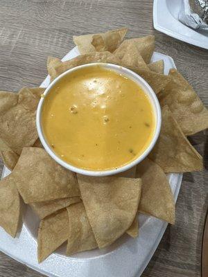 Chips & Queso 8oz